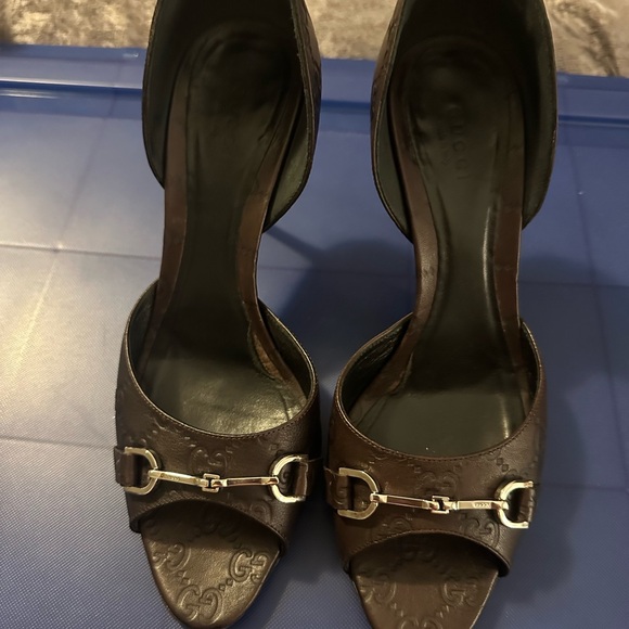 Vintage Gucci Brown Heels with Distinctive Style made and bought in Italy. - Picture 1 of 5